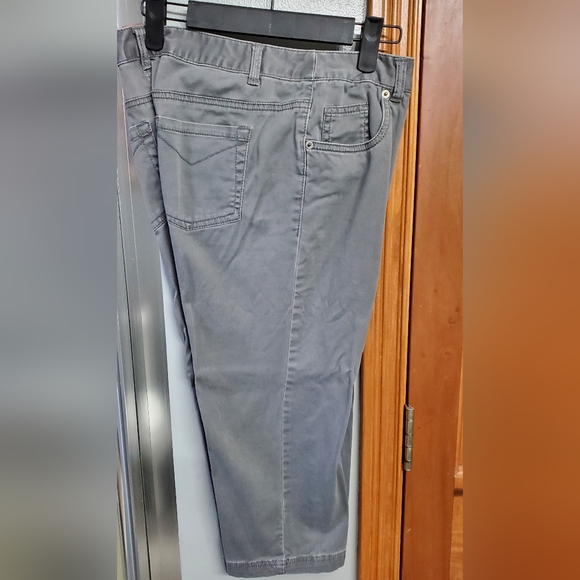 Capris - Picture 3 of 4